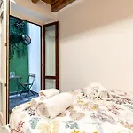 Historic Center & Station - Self Check-in & Remote Access شقة